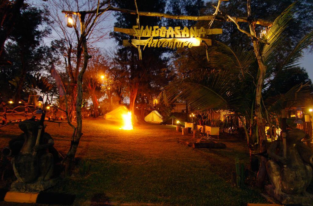 Singgasana Hotel Sorabaya Extérieur photo